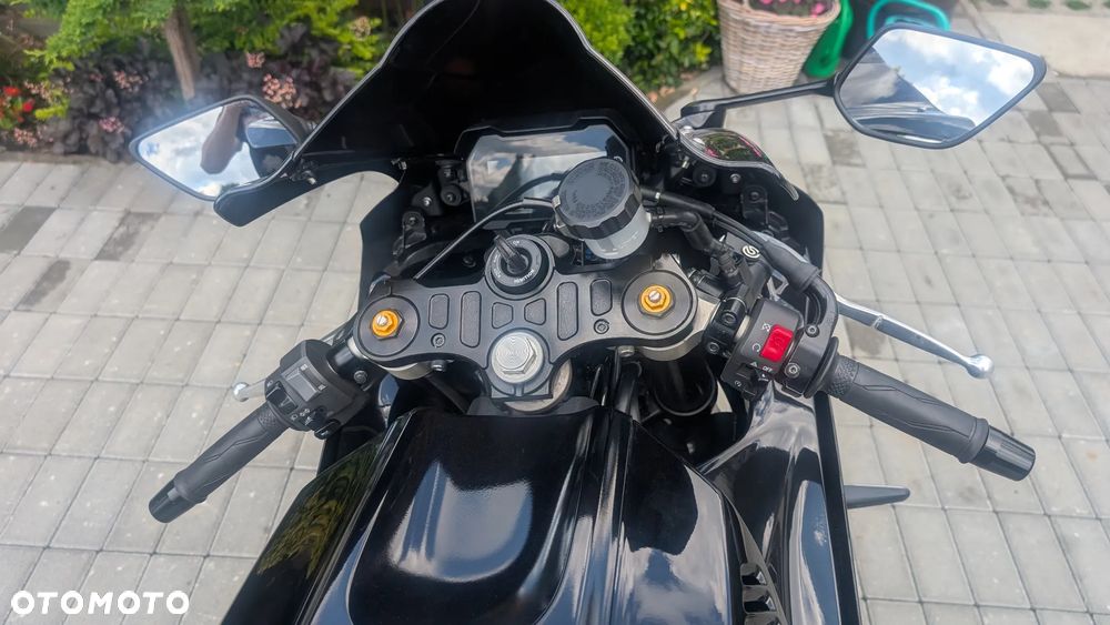 Yamaha R7 - 11
