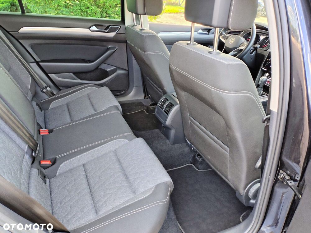 Volkswagen Passat - 15