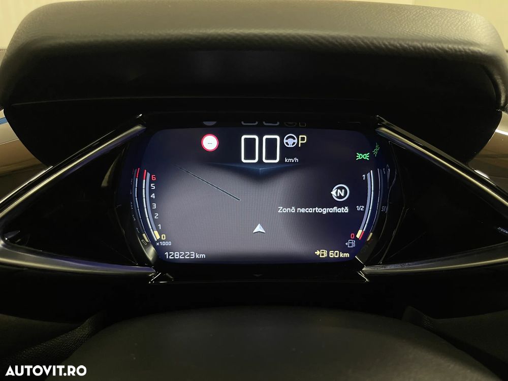 DS Automobiles DS 3 Crossback ver-ds3-1-2-puretech-130-s-s-eat8-grand-chic - 27