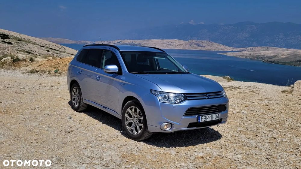 Mitsubishi Outlander - 2