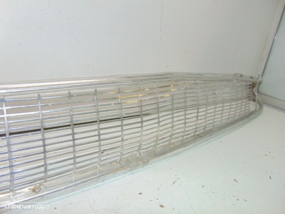Ford anglia grelha frontal - 3