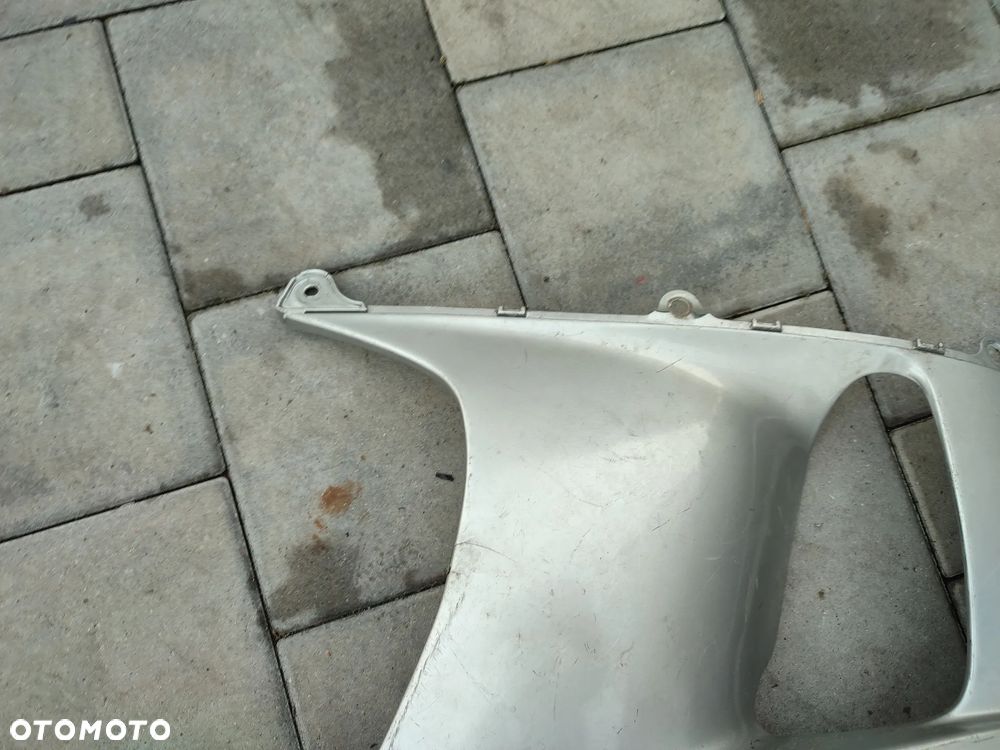 Owiewka, osłona prawa, bok, boczek prawy, pług Honda CBR 900RR - 2