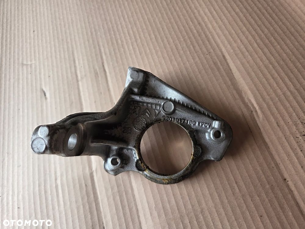 Łapa podpora półosi Peugeot 308 T9 1.5 BLUEHDI - 1