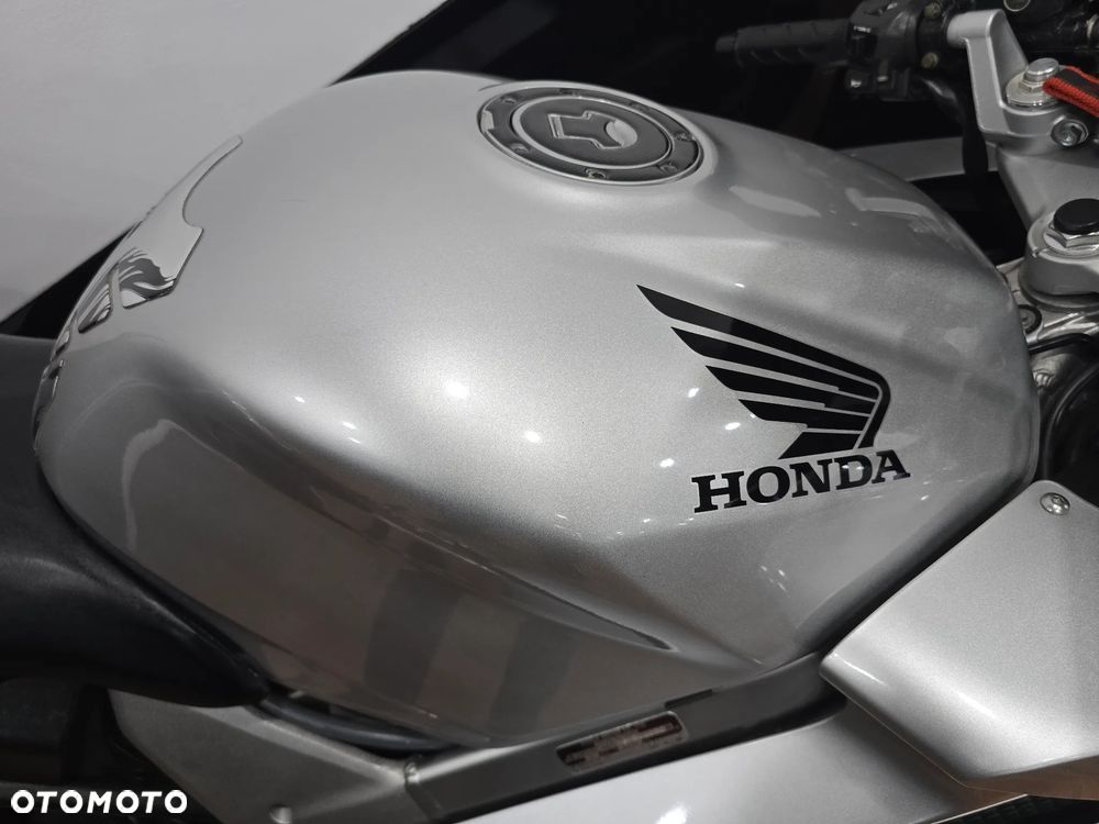 Honda VFR - 17