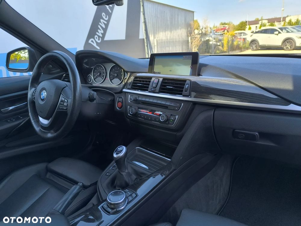 BMW Seria 3 335i xDrive Edition Sport - 13