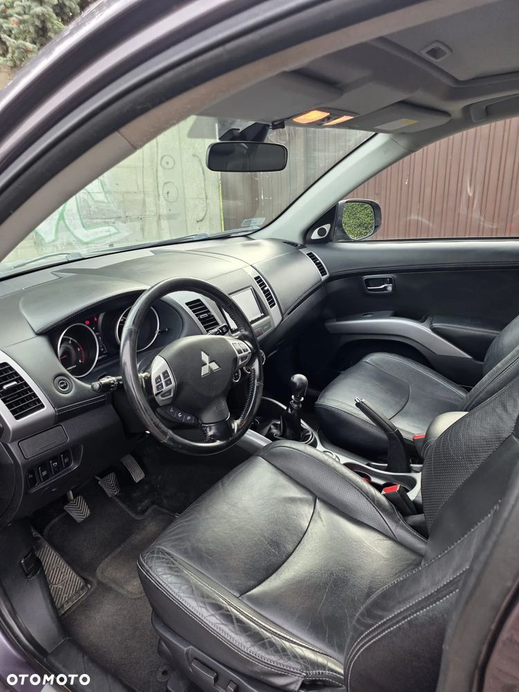 Mitsubishi Outlander 2.0 DID Instyle NAVI - 3