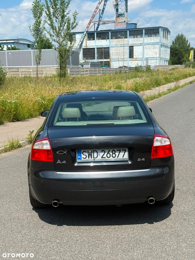 Audi A4 Limousine - 13