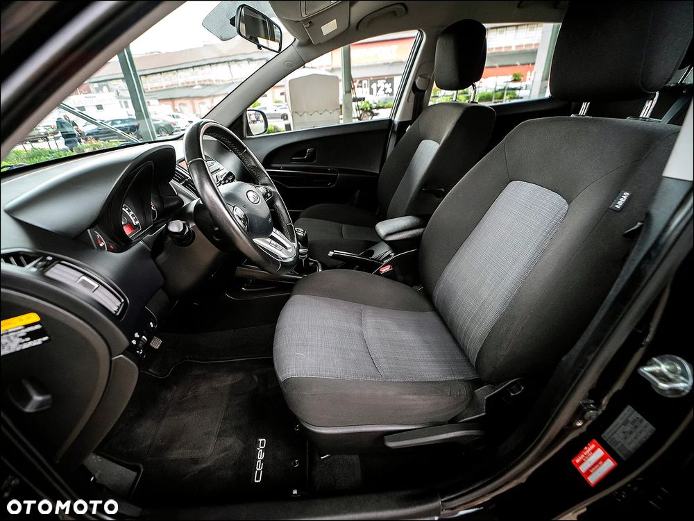 Kia Ceed - 28