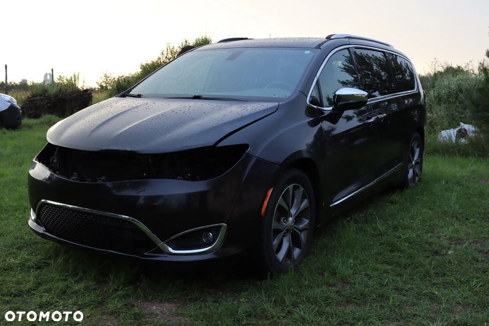 Chrysler Pacifica - 1