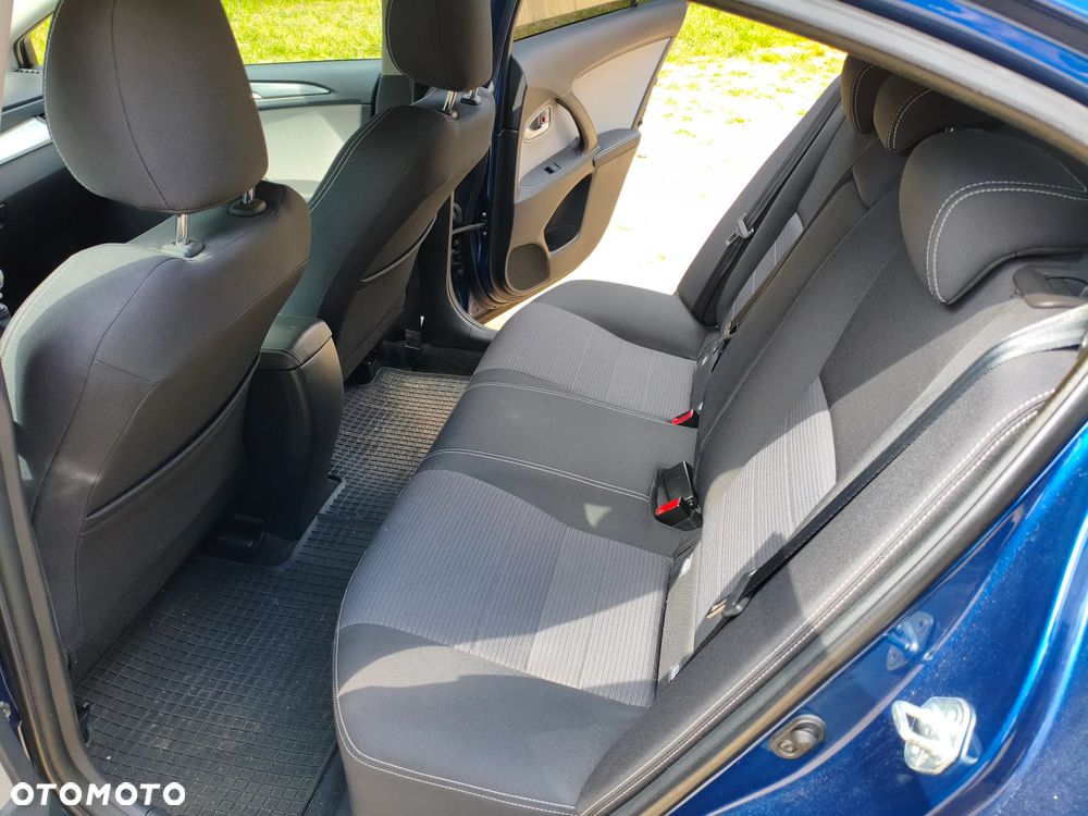 Toyota Avensis 1.6 D-4D Active - 12