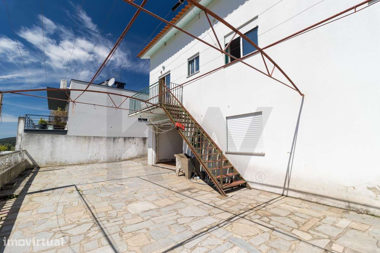 Moradia T4 com Terreno de 1.785m2 e Vistas Deslumbrantes em Folques - Grande imagem: 4/31