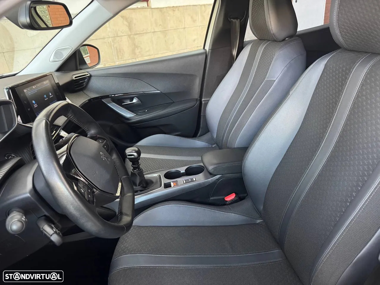 Peugeot 2008 1.2 PureTech Allure - 8