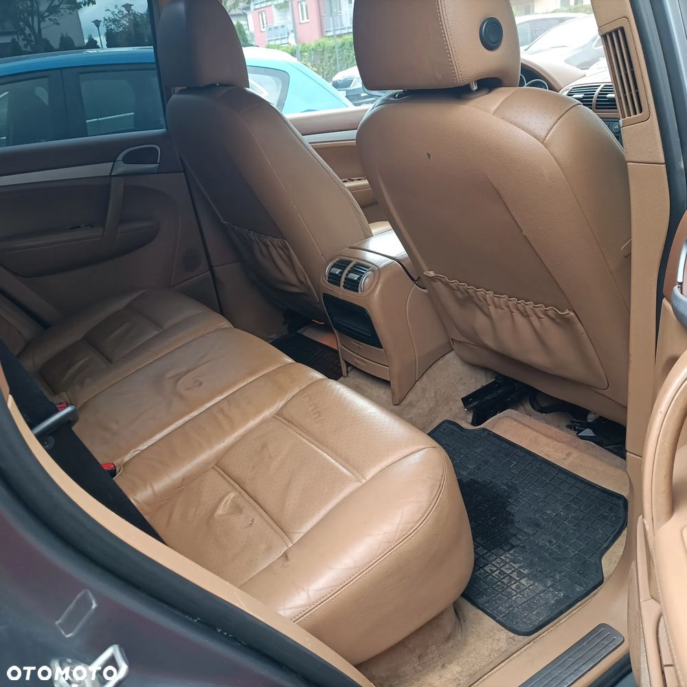 Porsche Cayenne - 21
