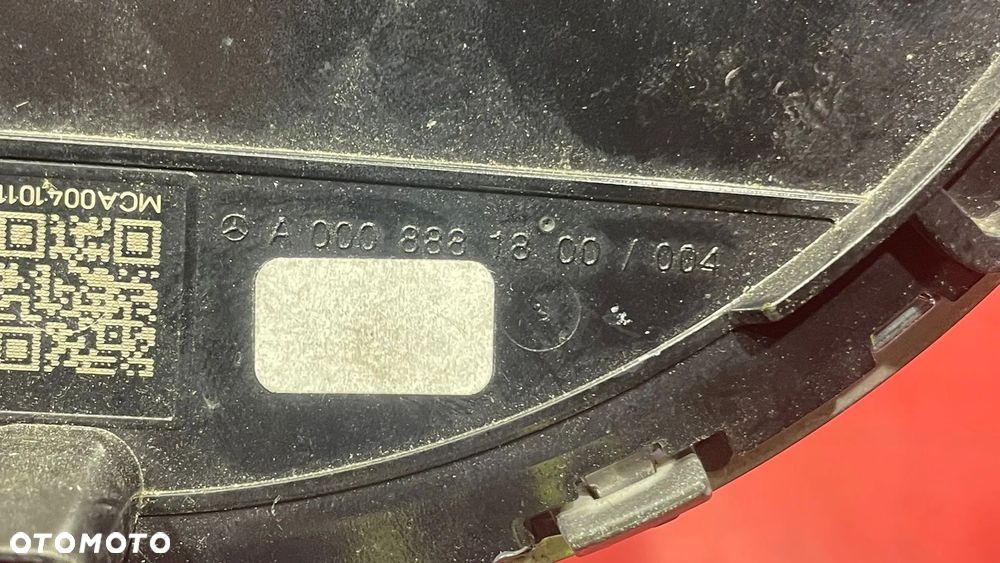 ZNACZEK LOGO EMBLEMAT POD RADAR CZARNY MERCEDES W206 C-KLASA A0008881800 - 3