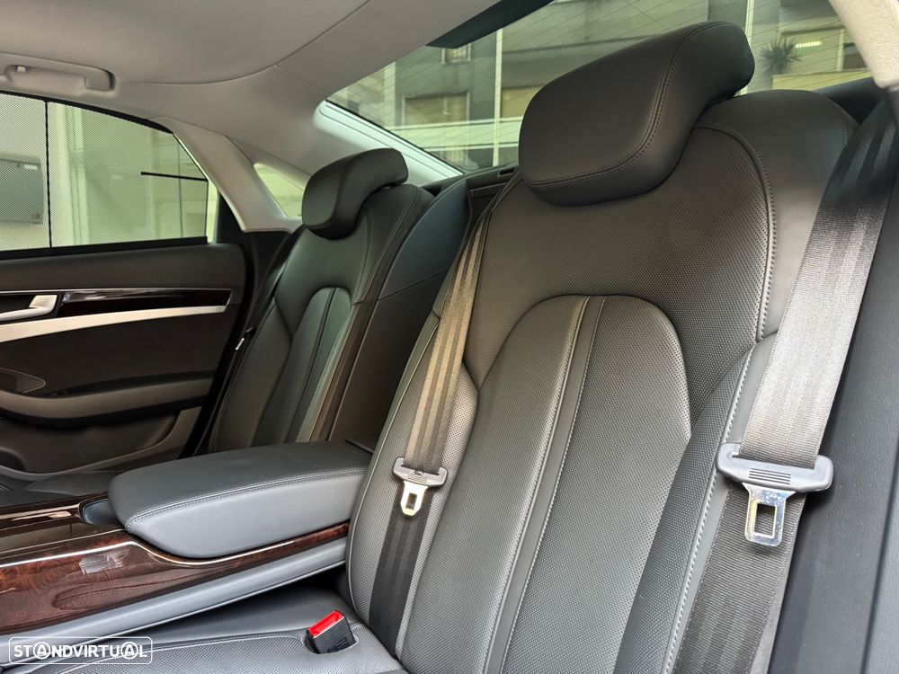 Audi A8 4.2 TDi V8 quattro - 10