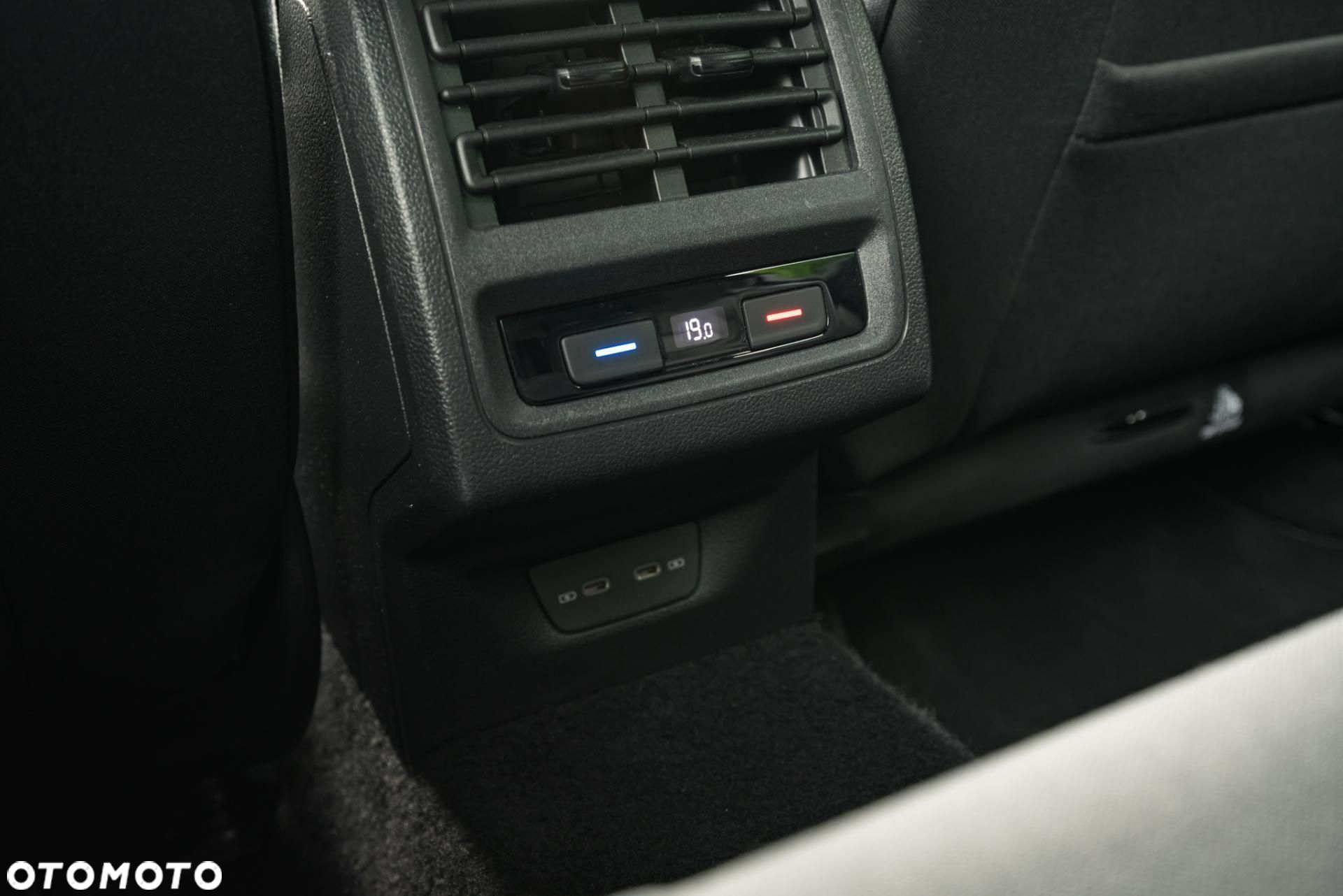 Volkswagen Golf - 35