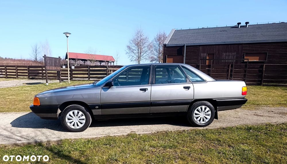 Audi 100 2.0 E - 12