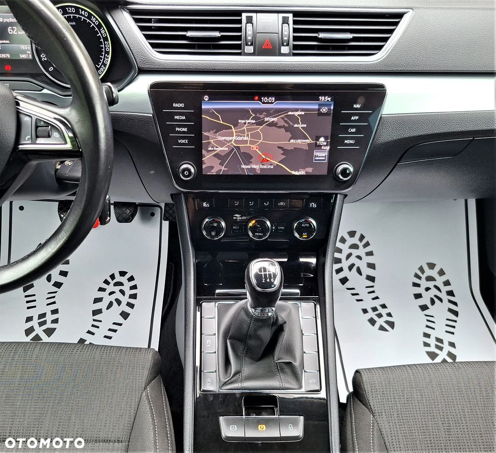Skoda Superb 2.0 TDI Premium Edition - 33