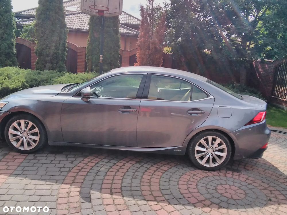Lexus IS 300h Prestige - 13