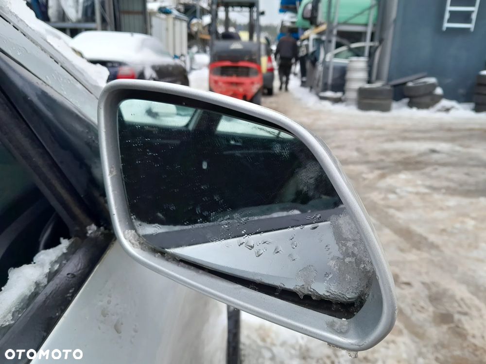 SKODA OCTAVIA II LUSTERKO PRAWE PRZEDNIE PRAWY PRZÓD ELEKTRYCZNE KOLOR: LF7T - 5