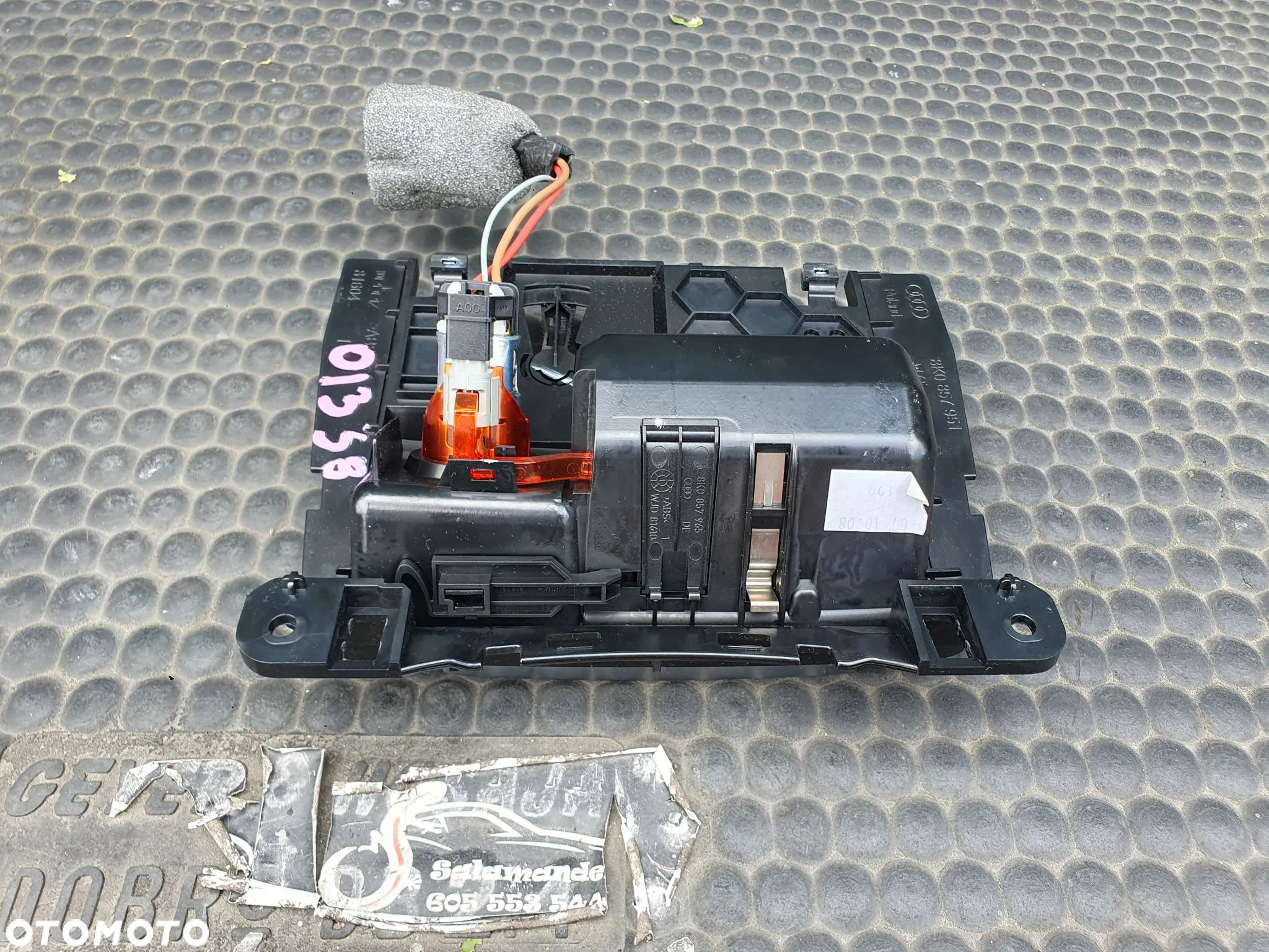 Popielniczka 8K0857951 Klapka Zapalniczka Wklad Czarna Audi A4 B8 A5 Q5 - 18