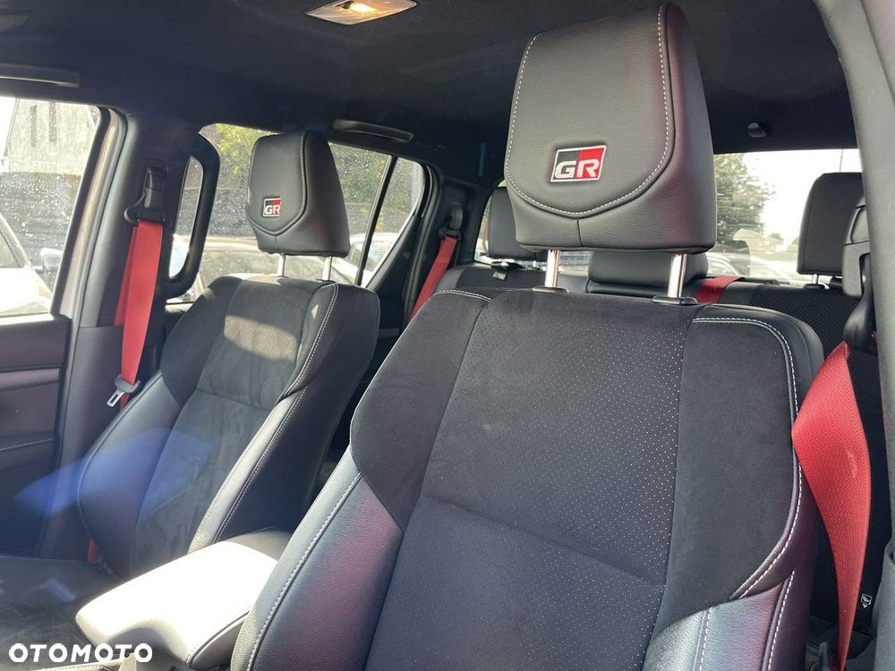 Toyota Hilux 4x4 Double Cab Autm GR Sport - 9