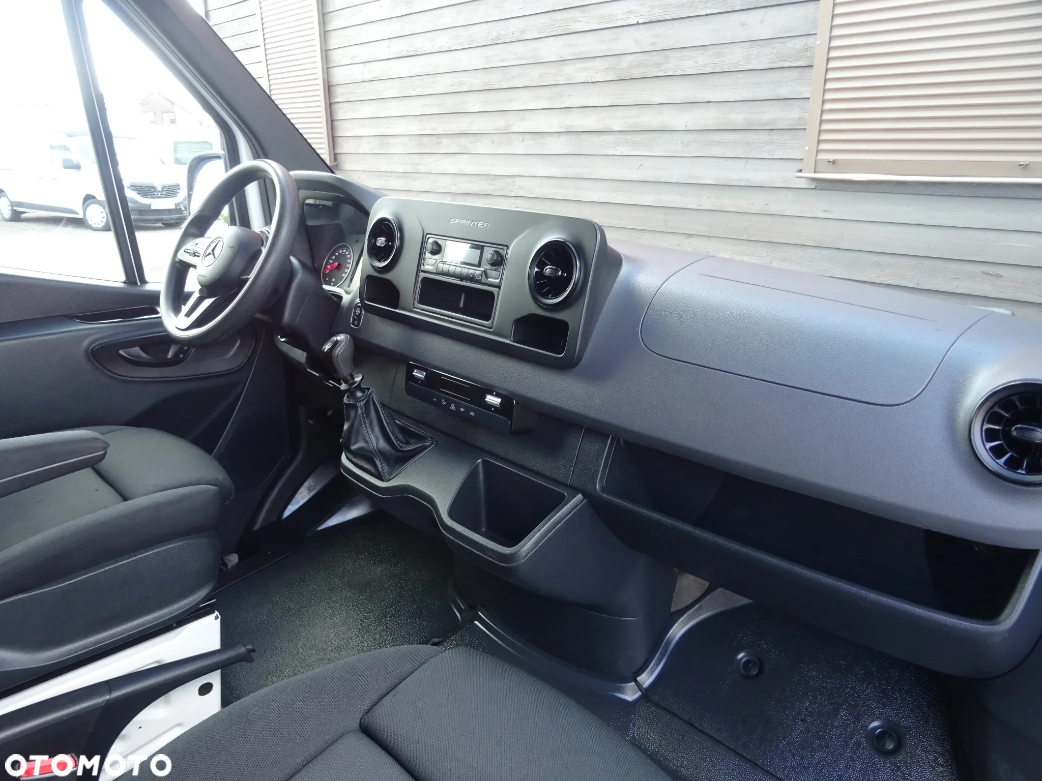 Mercedes-Benz Sprinter - 21