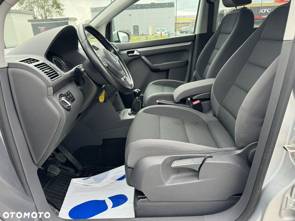 Volkswagen Touran - 19