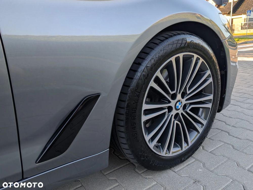 BMW Seria 5 520d Sport Line - 33