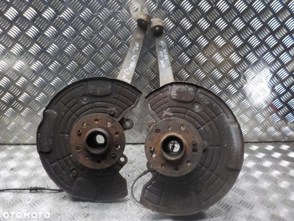 MERCEDES ML W164 3.0 CDI ZWROTNICA PRAWA - 1