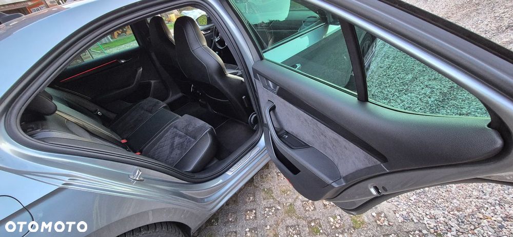 Skoda Superb 2.0 TDI Sportline DSG - 6