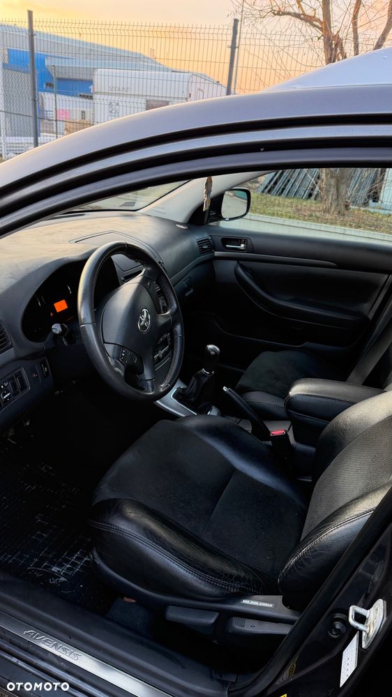 Toyota Avensis 2.0 VVT-i Sol - 10