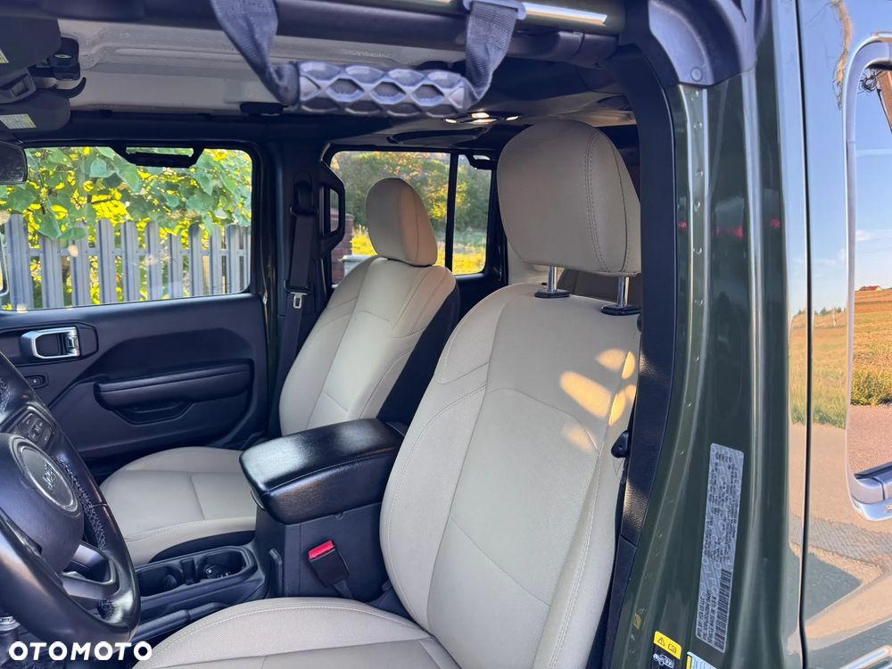 Jeep Wrangler - 8