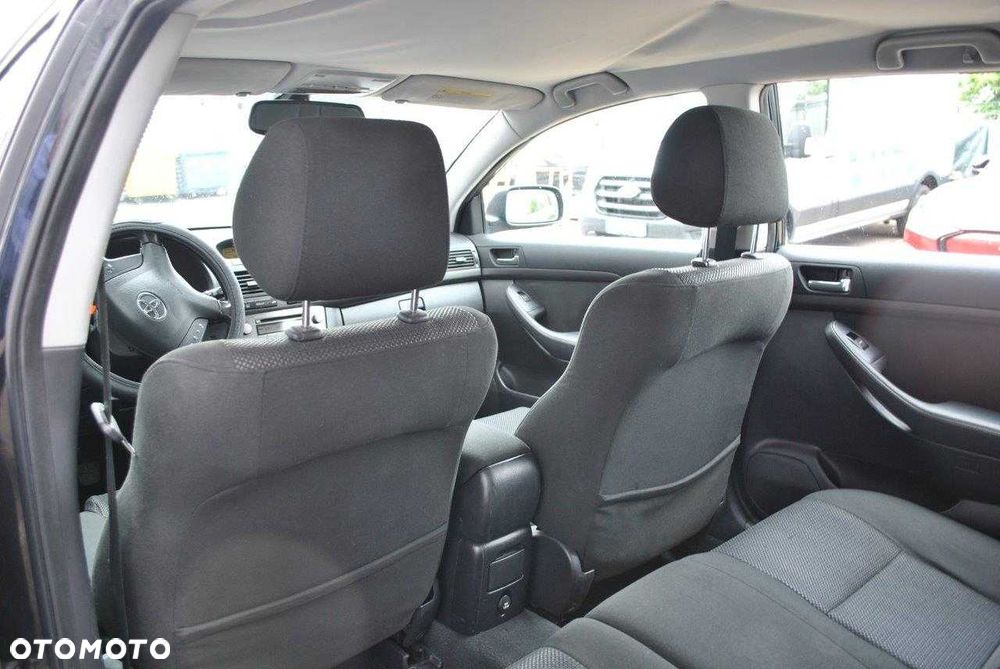 Toyota Avensis - 7