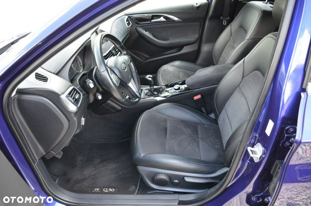 Infiniti Q30 - 7