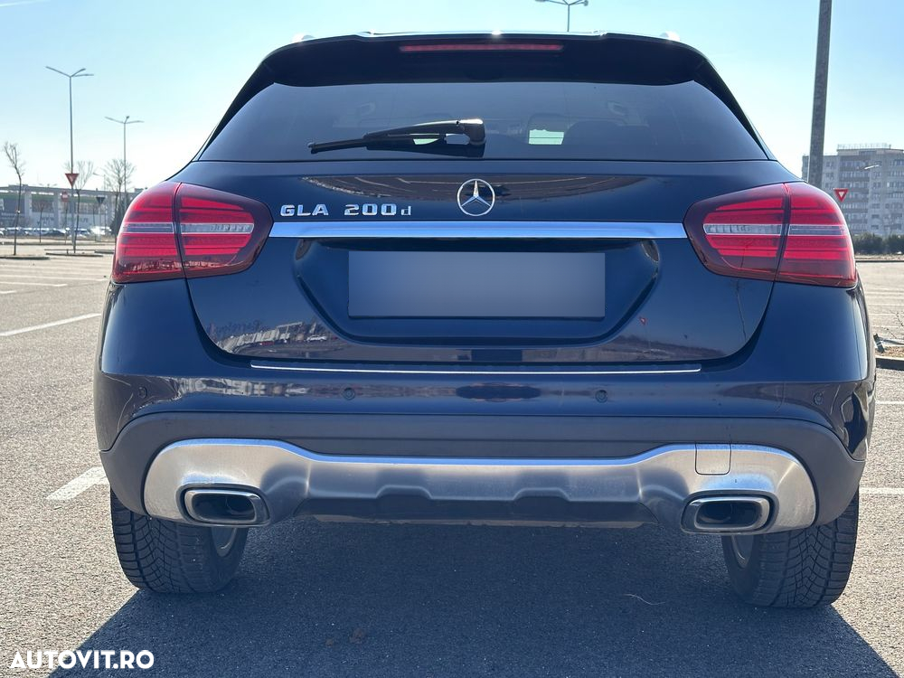 Mercedes-Benz GLA 200 d Aut. - 2