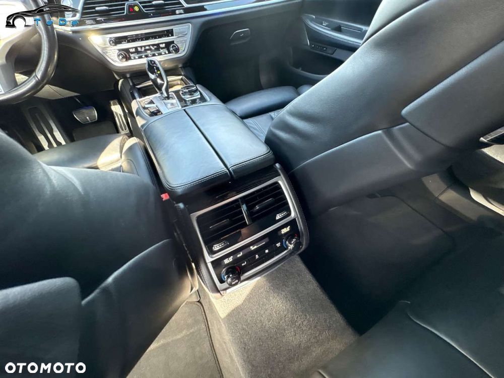 BMW Seria 7 750i xDrive sport - 27