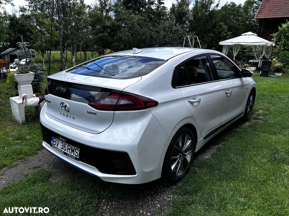 Hyundai IONIQ - 7