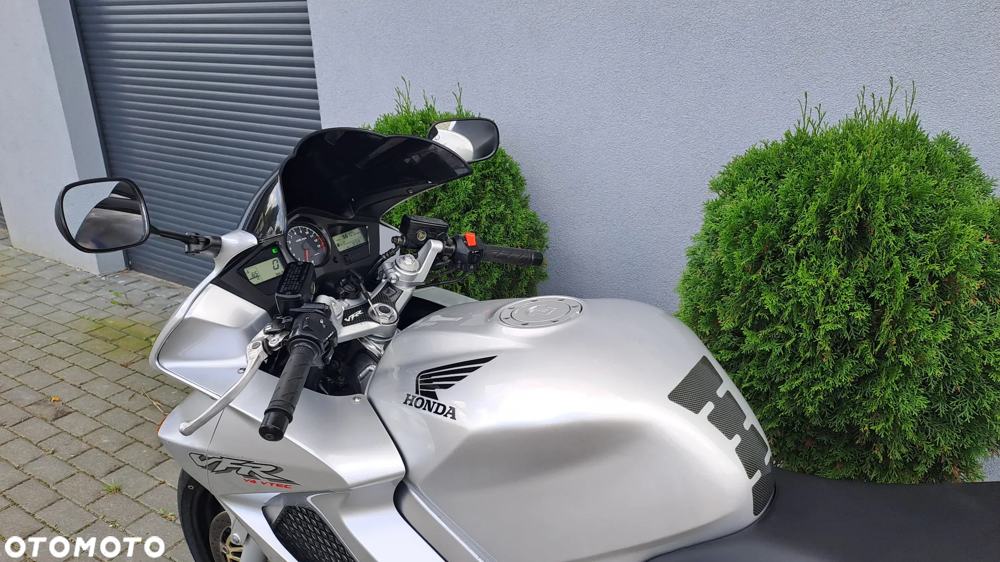 Honda VFR - 40