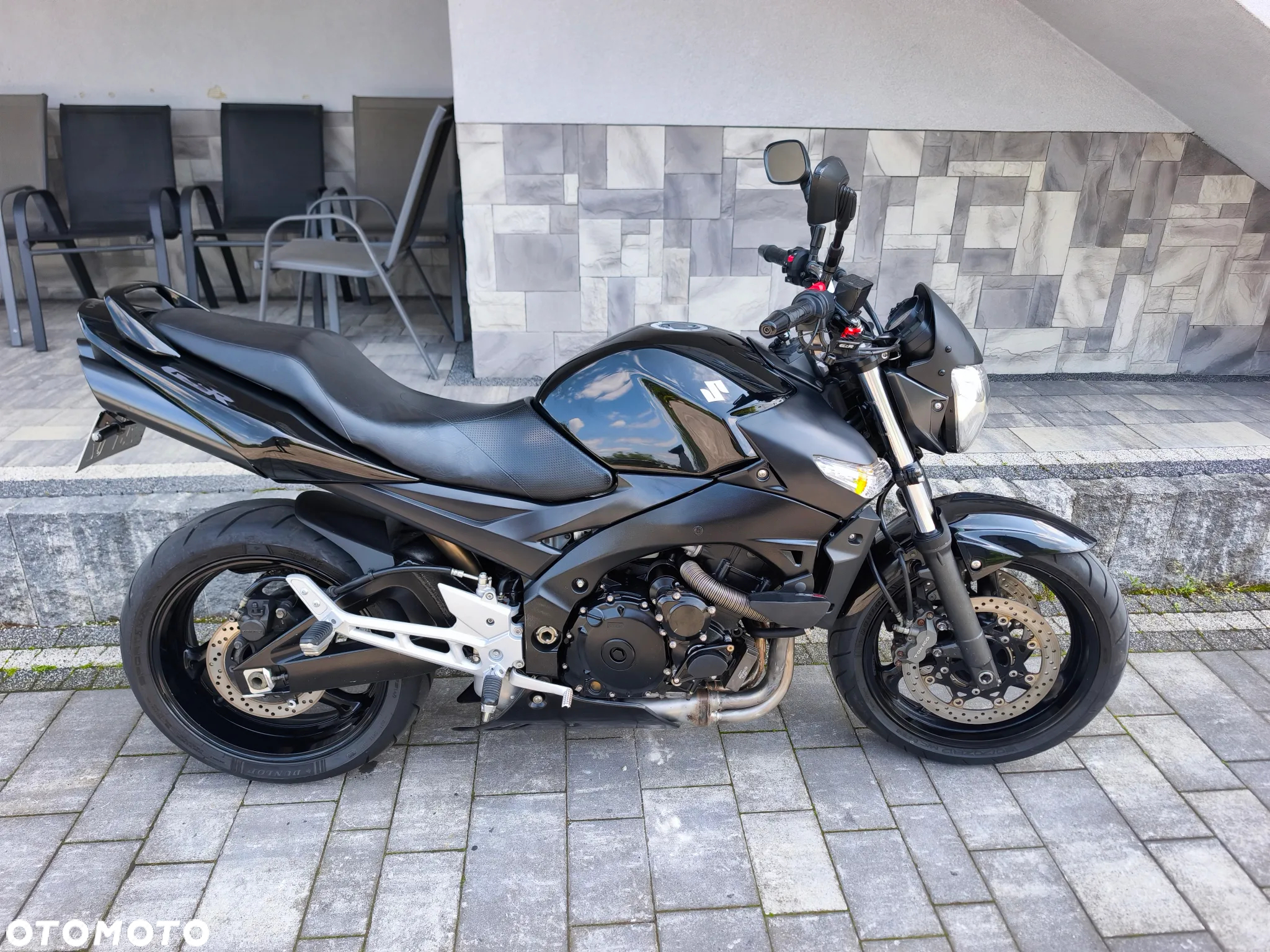 Suzuki GSR - 7