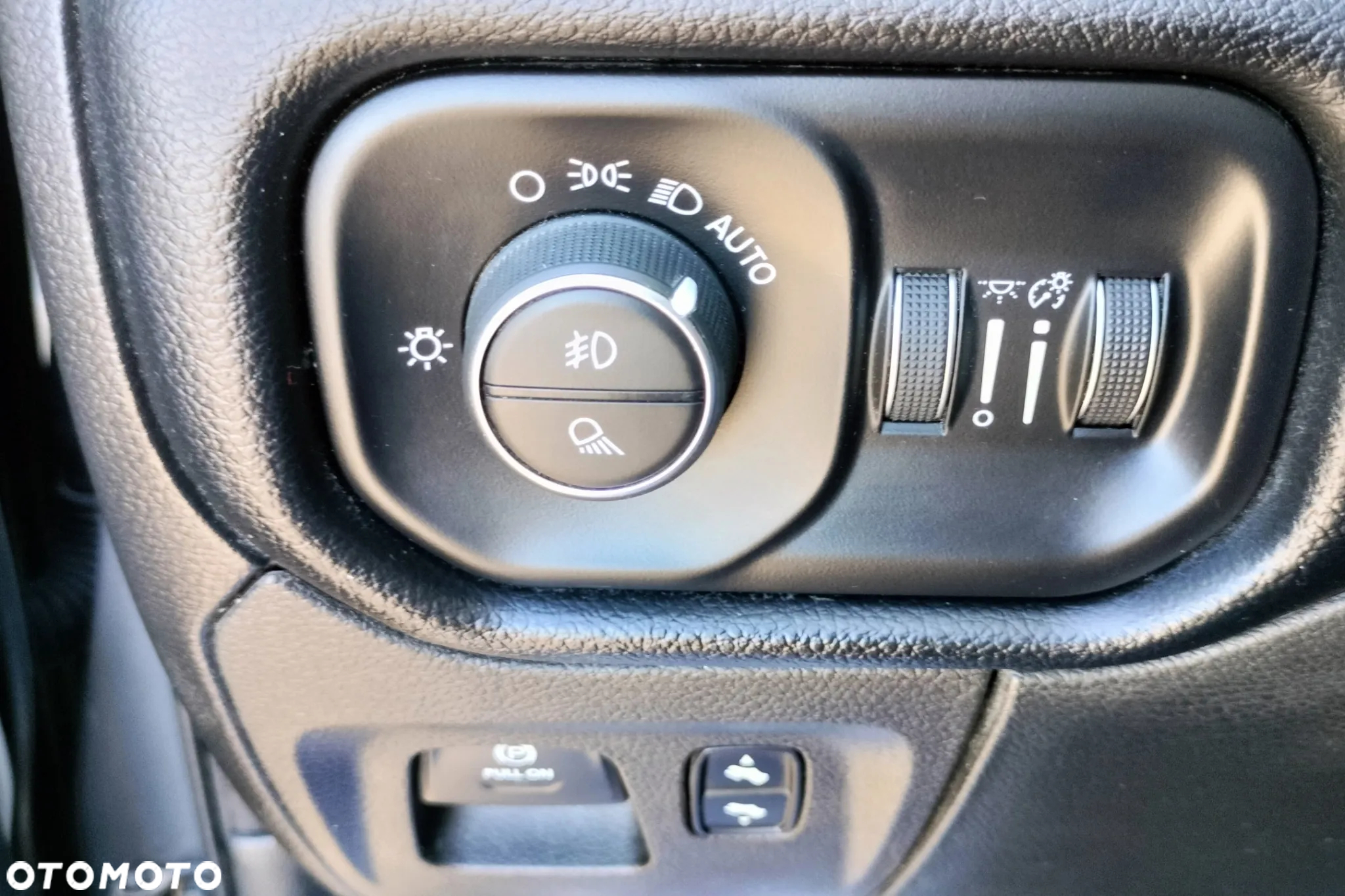 RAM 1500 Crew Cab Shortbed Laramie - 22