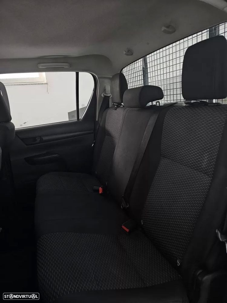 Toyota Hilux 2.4 D-4D 4WD CD CM - 51