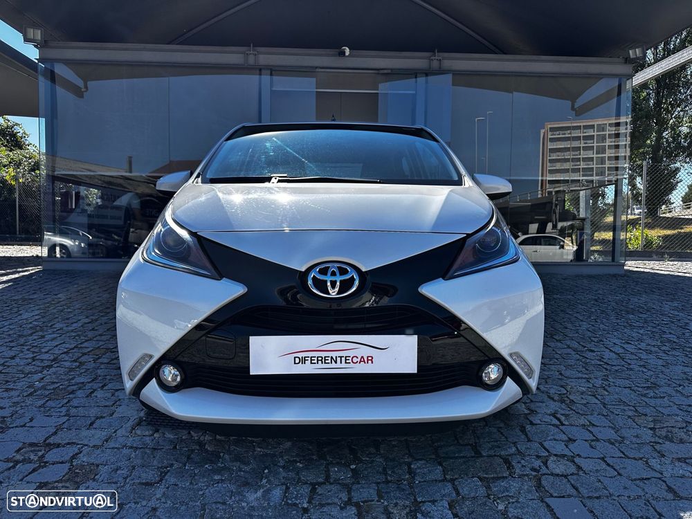 Toyota Aygo 1.0 X-Play Plus+X-Touch - 2