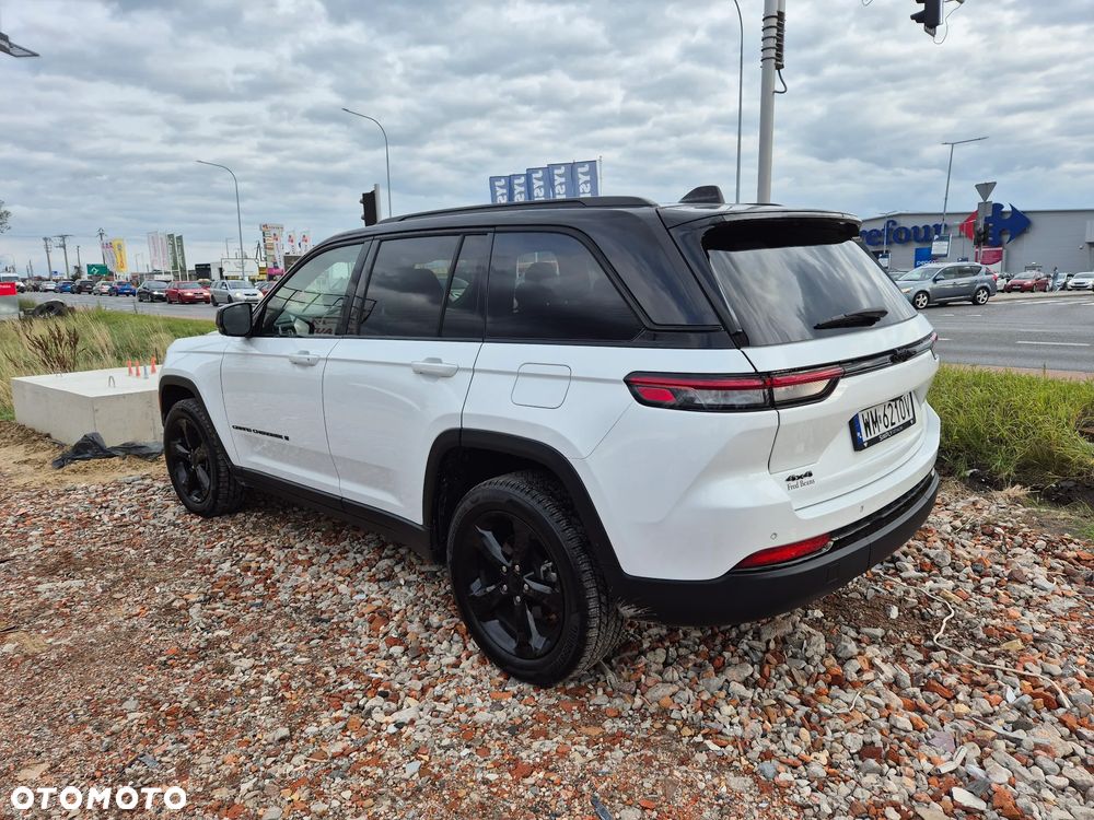 Jeep Grand Cherokee - 24