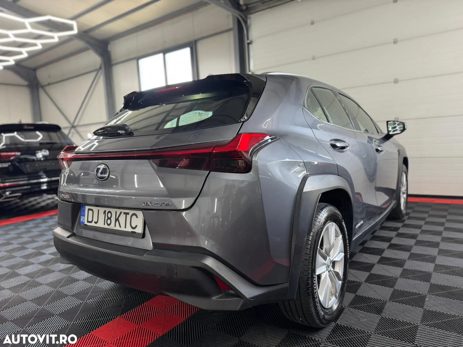 Lexus UX 250h 2.0L HEV 20H- (178 HP) 4X2 CVT Business - 4
