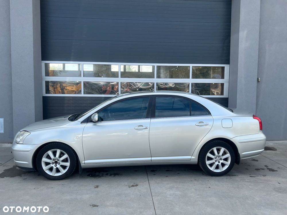 Toyota Avensis - 2