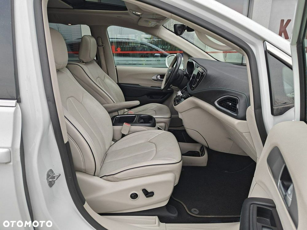 Chrysler Pacifica - 20