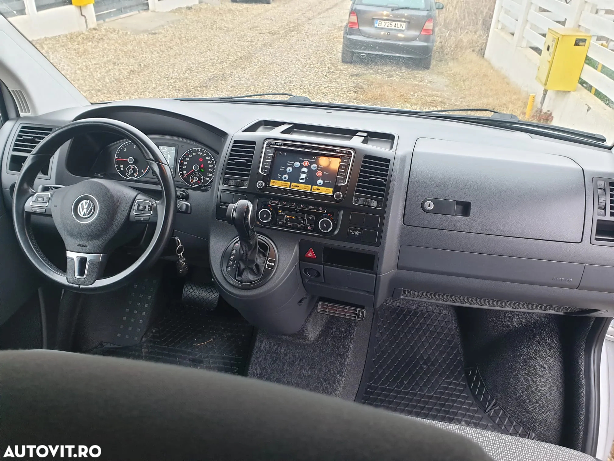 Volkswagen Caravelle - 11