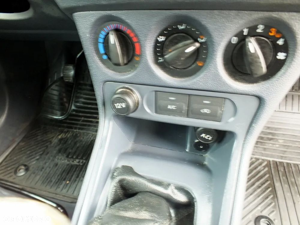 Ford Transit Connect - 19