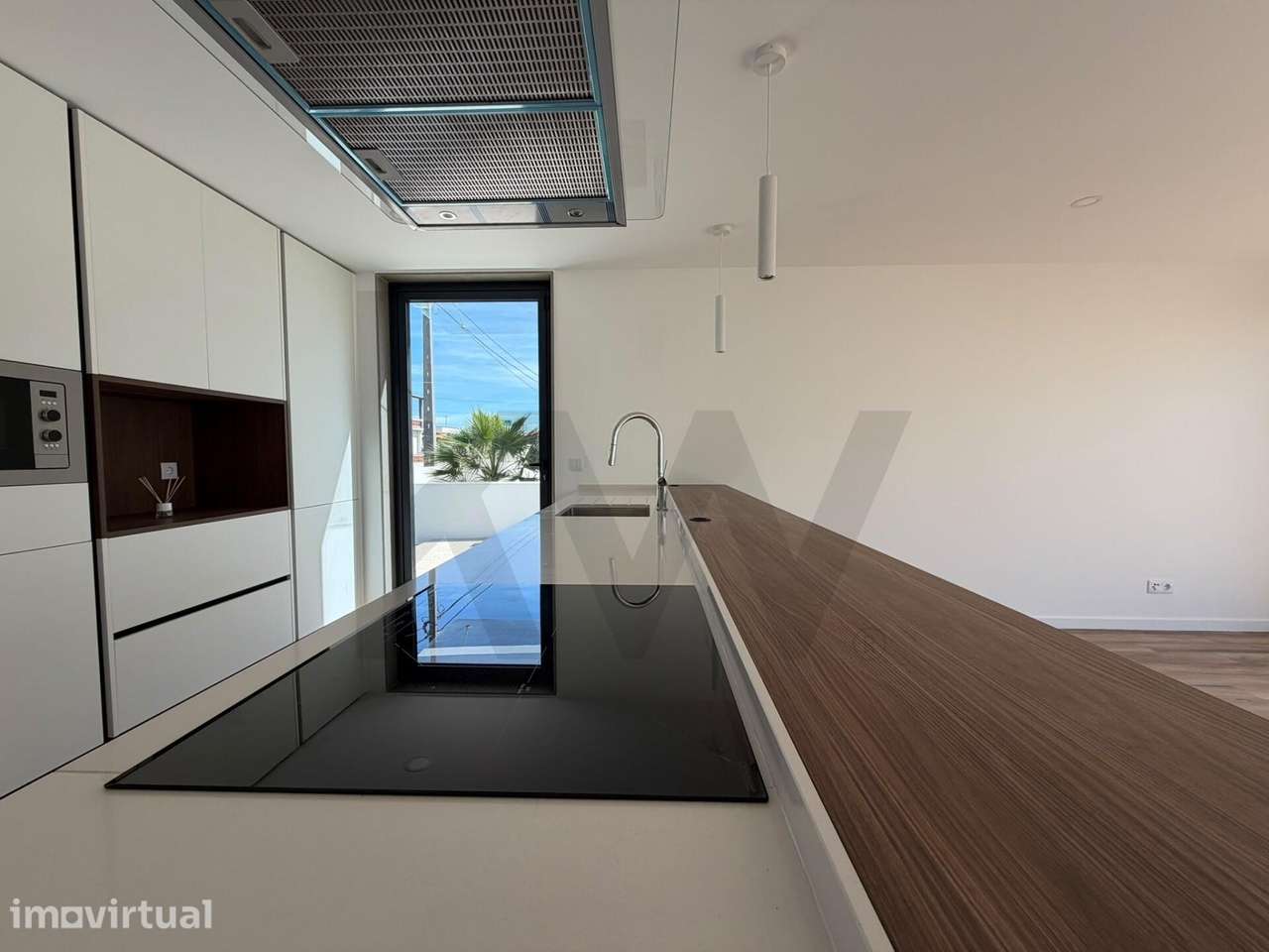 Moradia T4 Isolada Com 3 Suites - Grande imagem: 3/26